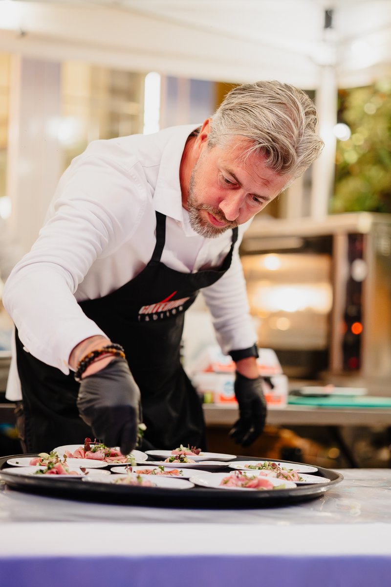 Chef aan het plateren